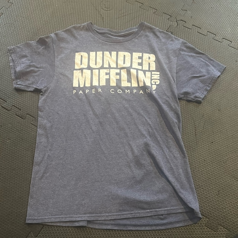 Dunder mifflin t shirt size adult medium